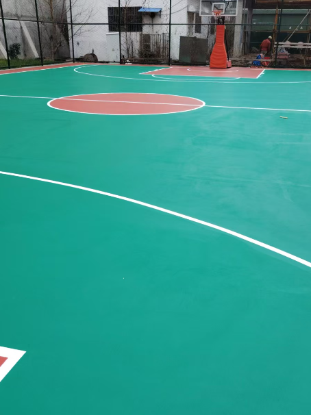 广陵 球场长期使用易出现地面开裂