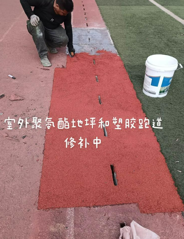 广陵球场地面翻新维修，核心是先诊断破损